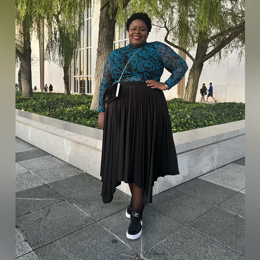 Meet your Posher, Nikia